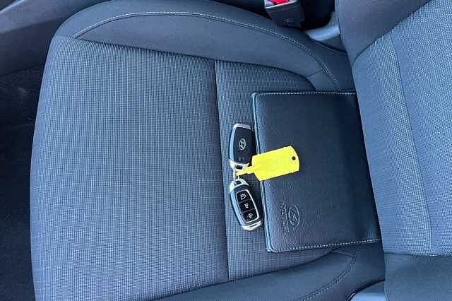 Hyundai Kona 1.6 H Gdi Premium Suv 5dr Petrol Hybrid Dct Euro 6 (s/s) (141 Ps)