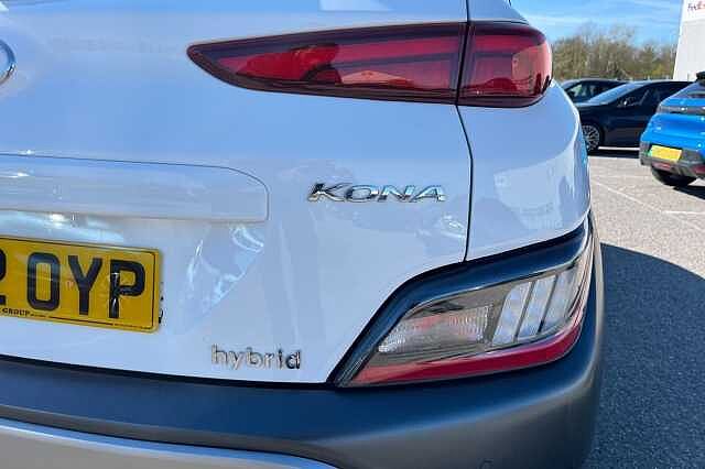 Hyundai KONA 1.6 H Gdi Premium Suv 5dr Petrol Hybrid Dct Euro 6 (s/s) (141 Ps) Atlas White
