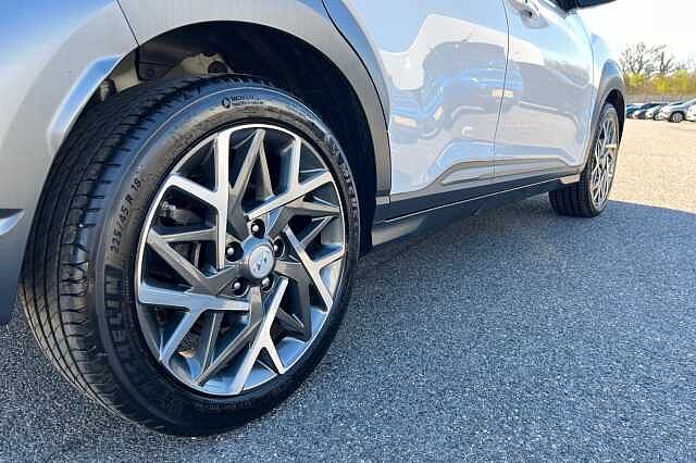 Hyundai KONA 1.6 H Gdi Premium Suv 5dr Petrol Hybrid Dct Euro 6 (s/s) (141 Ps) Atlas White