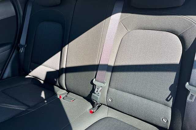 Hyundai KONA 1.6 H Gdi Premium Suv 5dr Petrol Hybrid Dct Euro 6 (s/s) (141 Ps) Atlas White