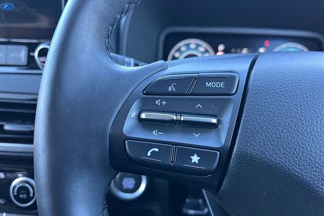 Hyundai KONA 1.6 H Gdi Premium Suv 5dr Petrol Hybrid Dct Euro 6 (s/s) (141 Ps) Atlas White