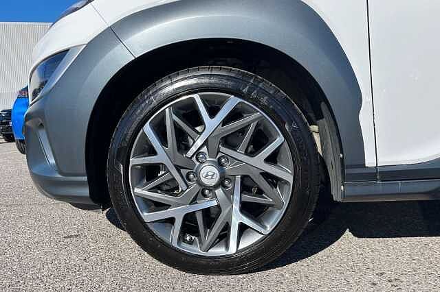 Hyundai KONA 1.6 H Gdi Premium Suv 5dr Petrol Hybrid Dct Euro 6 (s/s) (141 Ps) Atlas White