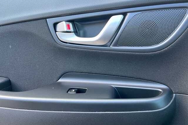 Hyundai KONA 1.6 H Gdi Premium Suv 5dr Petrol Hybrid Dct Euro 6 (s/s) (141 Ps) Phantom Black