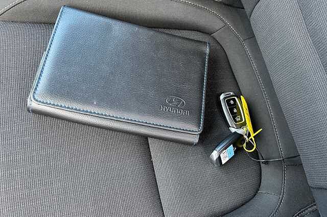 Hyundai KONA 1.6 H Gdi Premium Suv 5dr Petrol Hybrid Dct Euro 6 (s/s) (141 Ps) Phantom Black