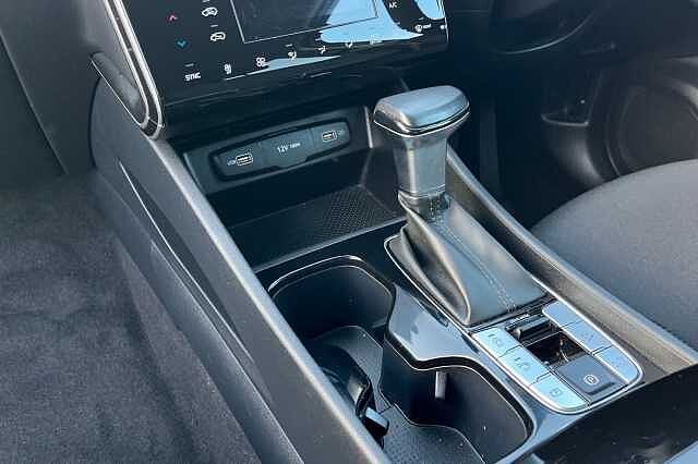 Hyundai TUCSON 1.6 T Gdi Mhev Se Connect Suv 5dr Petrol Hybrid Dct Euro 6 (s/s) (150 Ps) Phantom Black