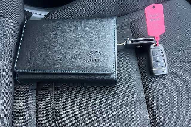 Hyundai TUCSON 1.6 T Gdi Mhev Se Connect Suv 5dr Petrol Hybrid Dct Euro 6 (s/s) (150 Ps) Phantom Black