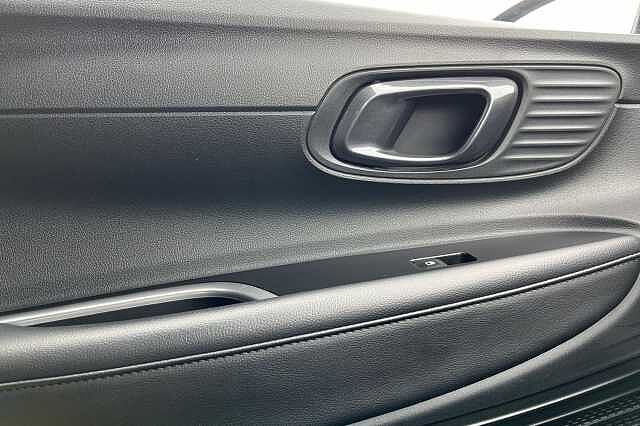 Hyundai Bayon 1.0 T Gdi Premium Suv 5dr Petrol Dct Euro 6 (s/s) (100 Ps)
