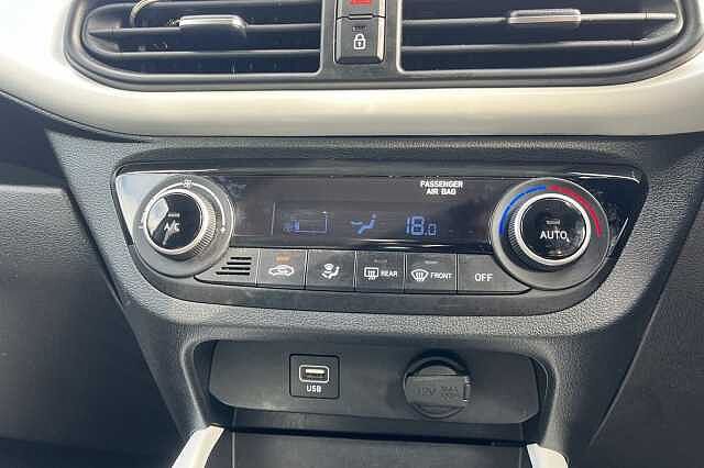 Hyundai I10 1.0 Premium Hatchback 5dr Petrol Manual Euro 6 (s/s) (67 Ps)