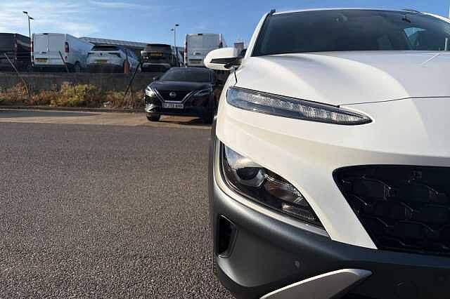 Hyundai KONA 1.6 H Gdi Premium Suv 5dr Petrol Hybrid Dct Euro 6 (s/s) (141 Ps) Atlas White