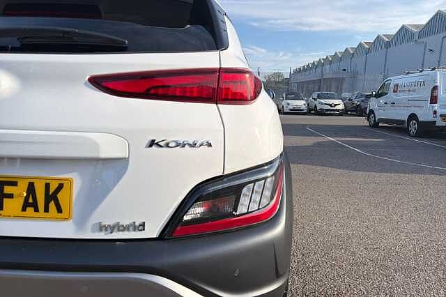 Hyundai KONA 1.6 H Gdi Premium Suv 5dr Petrol Hybrid Dct Euro 6 (s/s) (141 Ps) Atlas White