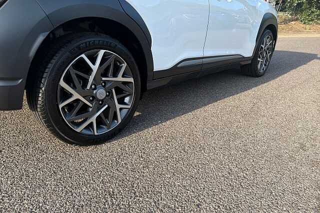 Hyundai KONA 1.6 H Gdi Premium Suv 5dr Petrol Hybrid Dct Euro 6 (s/s) (141 Ps) Atlas White