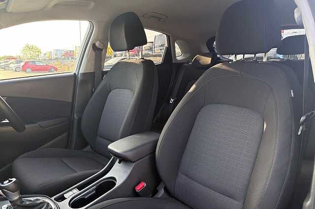 Hyundai KONA 1.6 H Gdi Premium Suv 5dr Petrol Hybrid Dct Euro 6 (s/s) (141 Ps) Atlas White