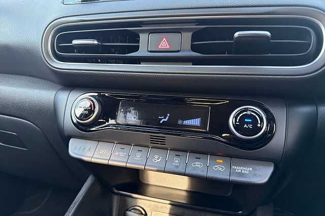 Hyundai KONA 1.6 H Gdi Premium Suv 5dr Petrol Hybrid Dct Euro 6 (s/s) (141 Ps) Atlas White