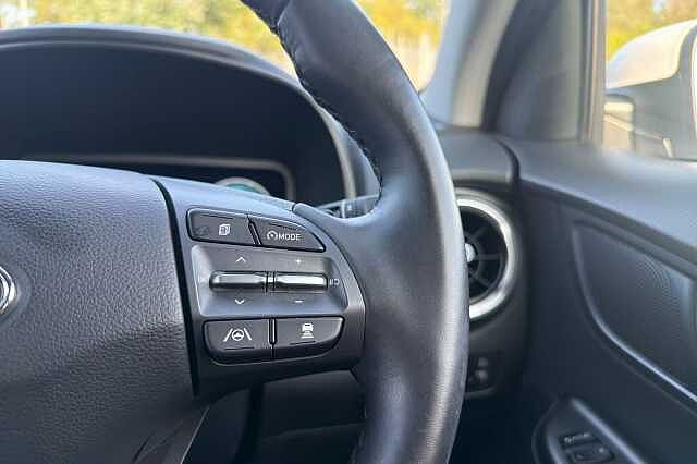 Hyundai KONA 1.6 H Gdi Premium Suv 5dr Petrol Hybrid Dct Euro 6 (s/s) (141 Ps) Atlas White