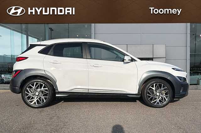 Hyundai KONA 1.6 H Gdi Premium Suv 5dr Petrol Hybrid Dct Euro 6 (s/s) (141 Ps) Atlas White