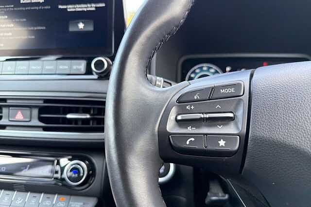 Hyundai KONA 1.6 H Gdi Premium Suv 5dr Petrol Hybrid Dct Euro 6 (s/s) (141 Ps) Phantom Black