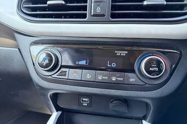 Hyundai I10 1.0 Premium Hatchback 5dr Petrol Manual Euro 6 (s/s) (67 Ps) Blue