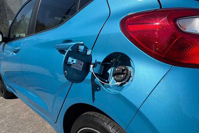 Hyundai I10 1.0 Premium Hatchback 5dr Petrol Manual Euro 6 (s/s) (67 Ps) Blue
